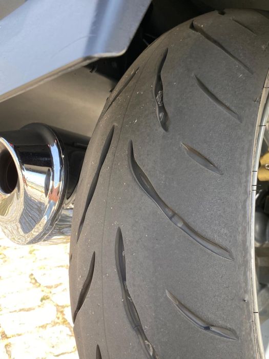 BMW R1200rt preta.