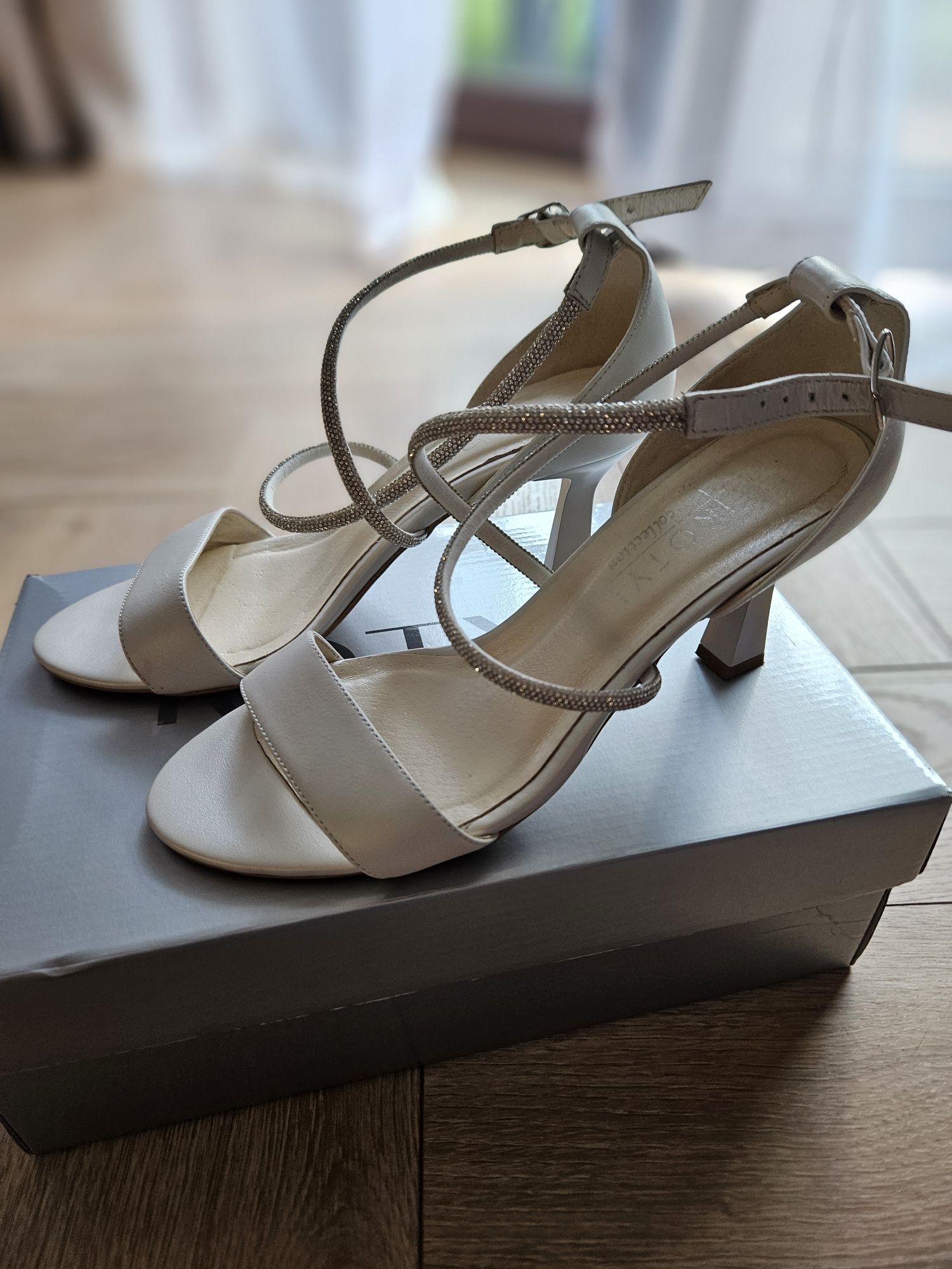 Sandałki buty na obcasie ślubne na ślub wesele 38 7,5cm kotyl 4363