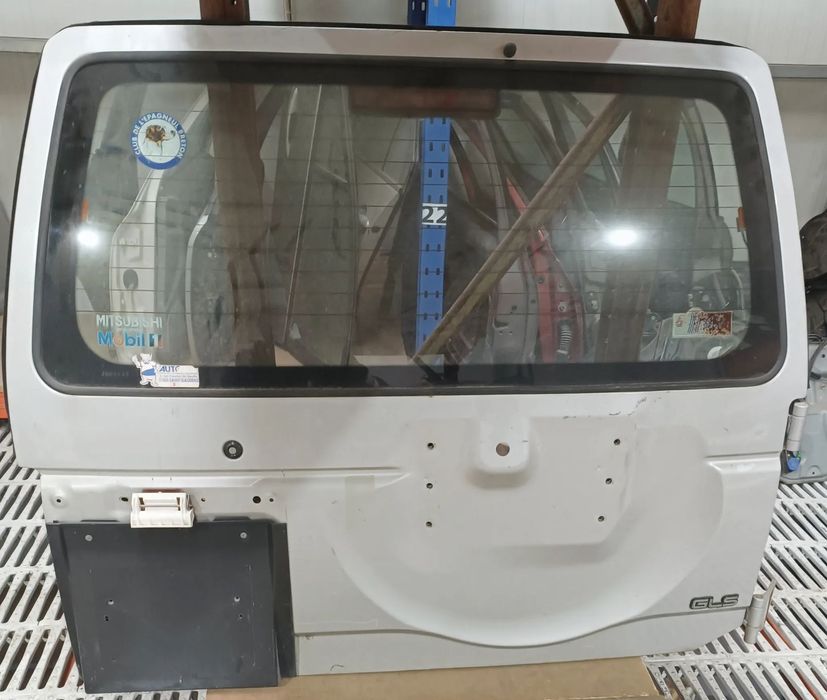 Tampa de mala Mitsubishi Pajero de 1998.