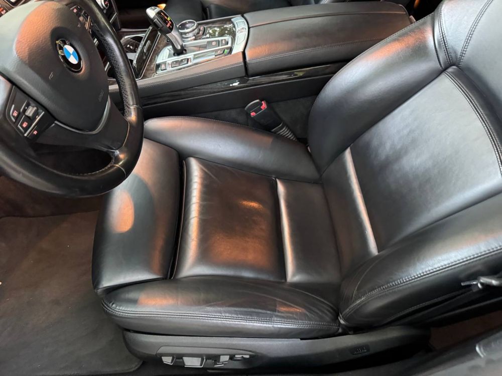 BMW 750i 2014 год выпуска в хорошем состоянии