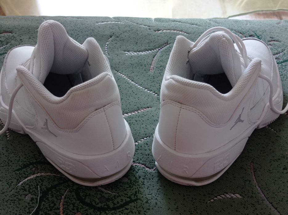 Кроссовки кожаные Nike Air Jordan оригинал размер-36,5 стелька-23,5 см