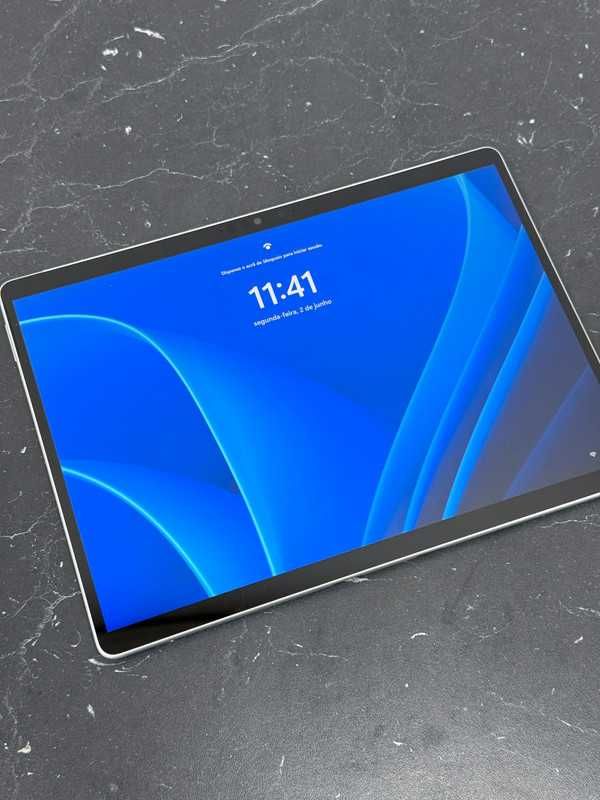 Microsoft Surface Pro 8 + Teclado & Caneta