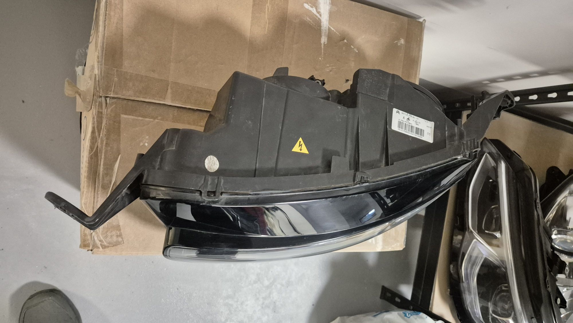 Lampa przednia Lewa CITROEN C4 GRAND PICASSO xenon kompletna