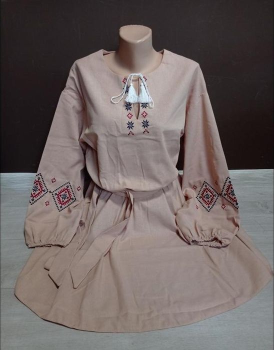 Сукня вишита з льону