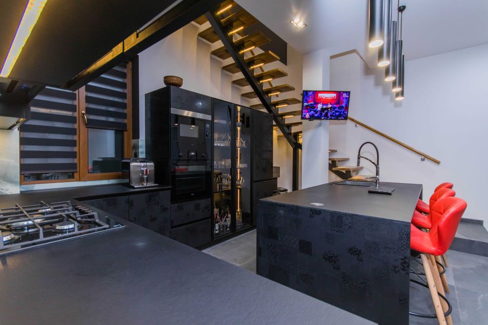 Будинок з безперебійним електропостачанням та автономним опаленням