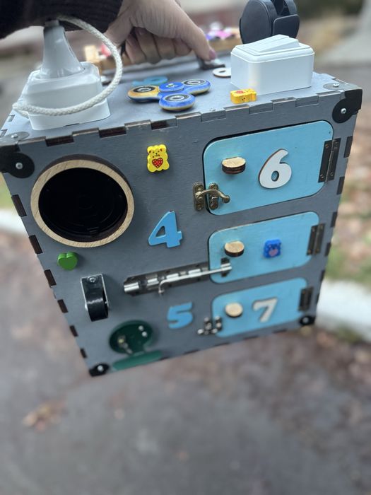 Розвивальний бізіборд для дітей