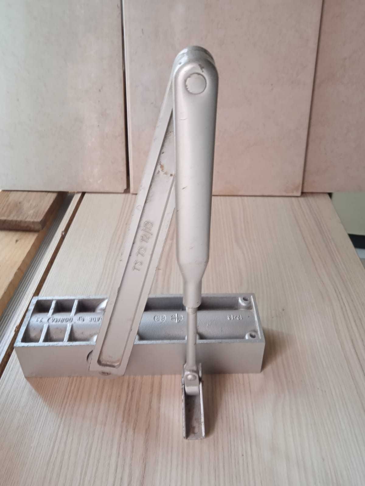 Mola para fechar porta - marca dorma