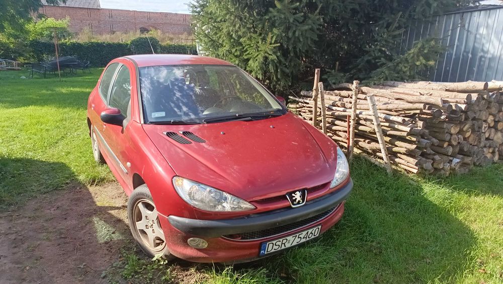 Sprzedam Peugeot 206 XT 2005 rok. Benzyna.
