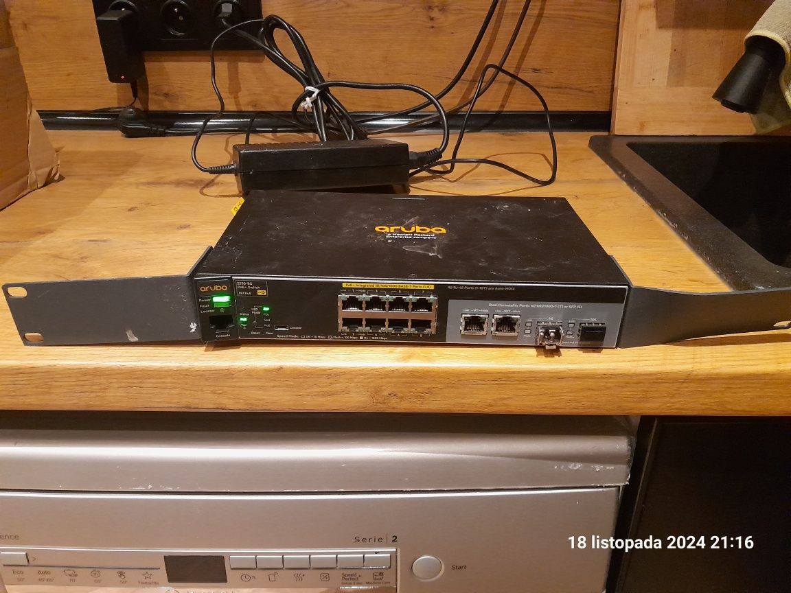 Przełącznik sieciowy switch HP Aruba 2530-8G PoE J9774A