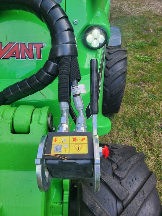 Mini ładowarka Avant 640 demo