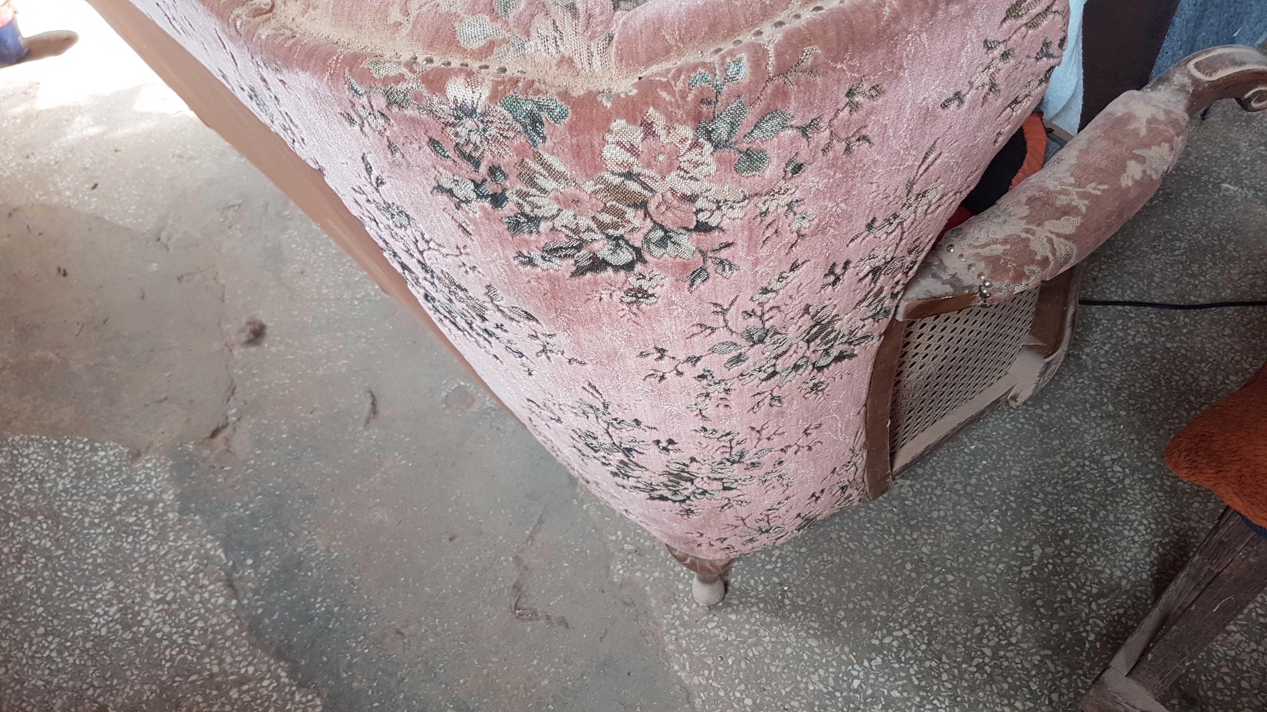 Sofa i fotel, zabytkowy, różowy komplet.