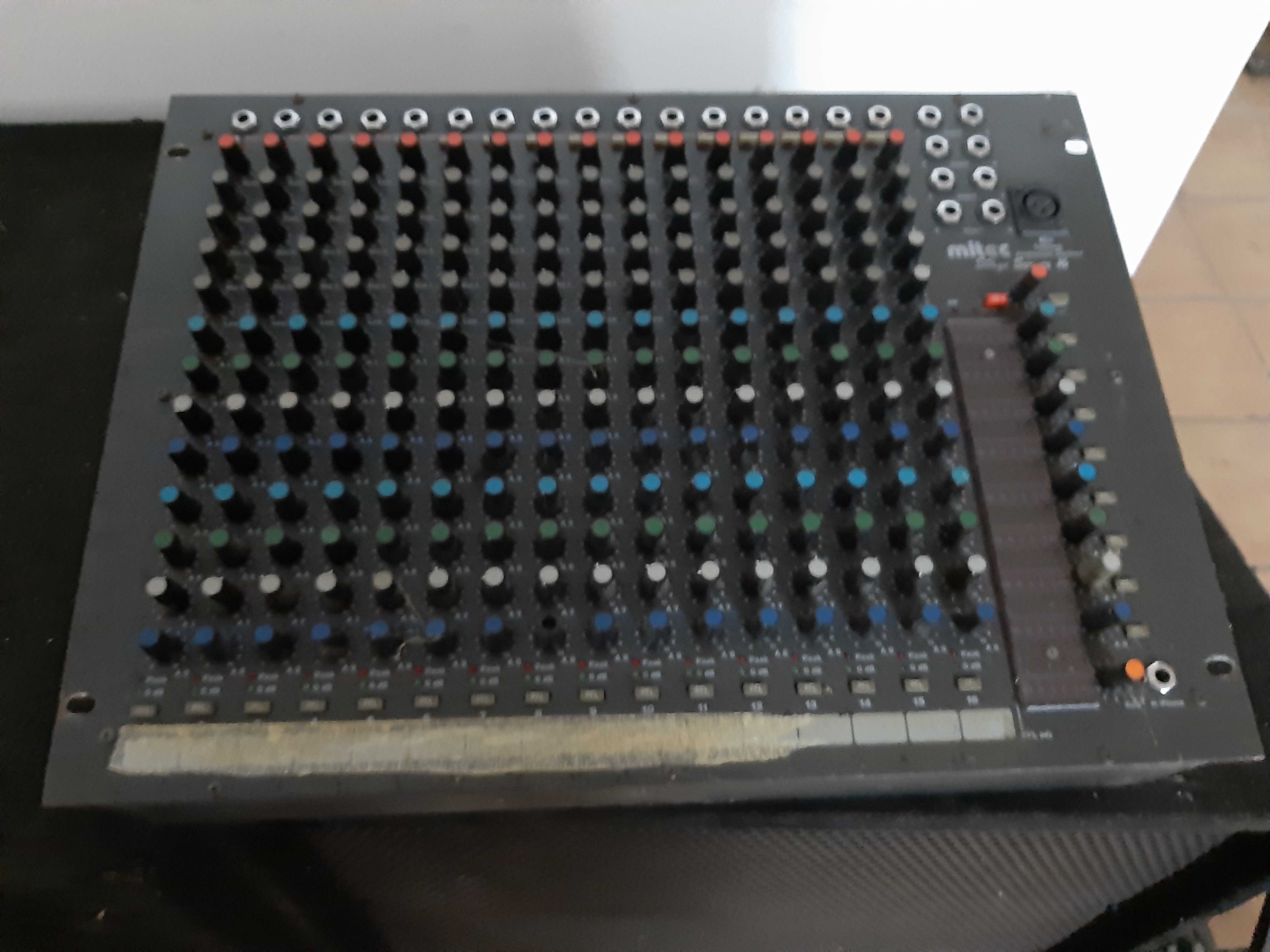 Vendo mesa de mistura Mitec de 16 canais para frente e monitores