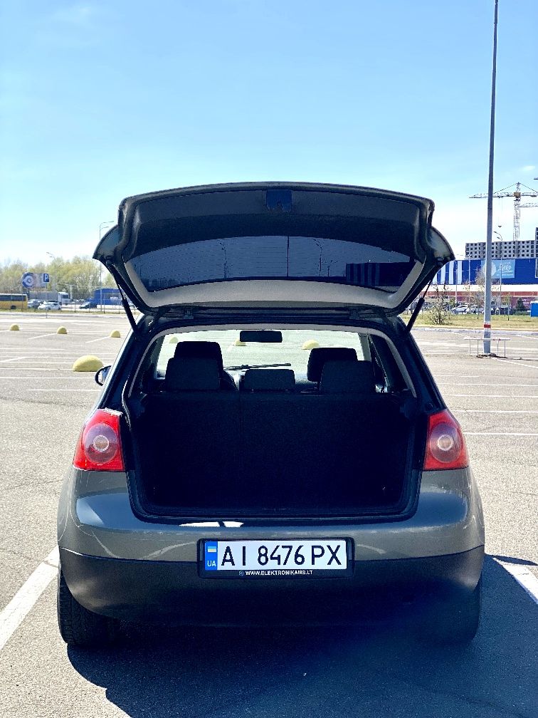 Volkswagen Golf 5 1,6 MPI бензин