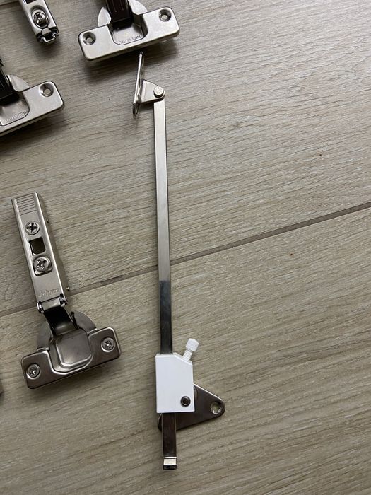 Zawiasy meblowe Blum / FGV