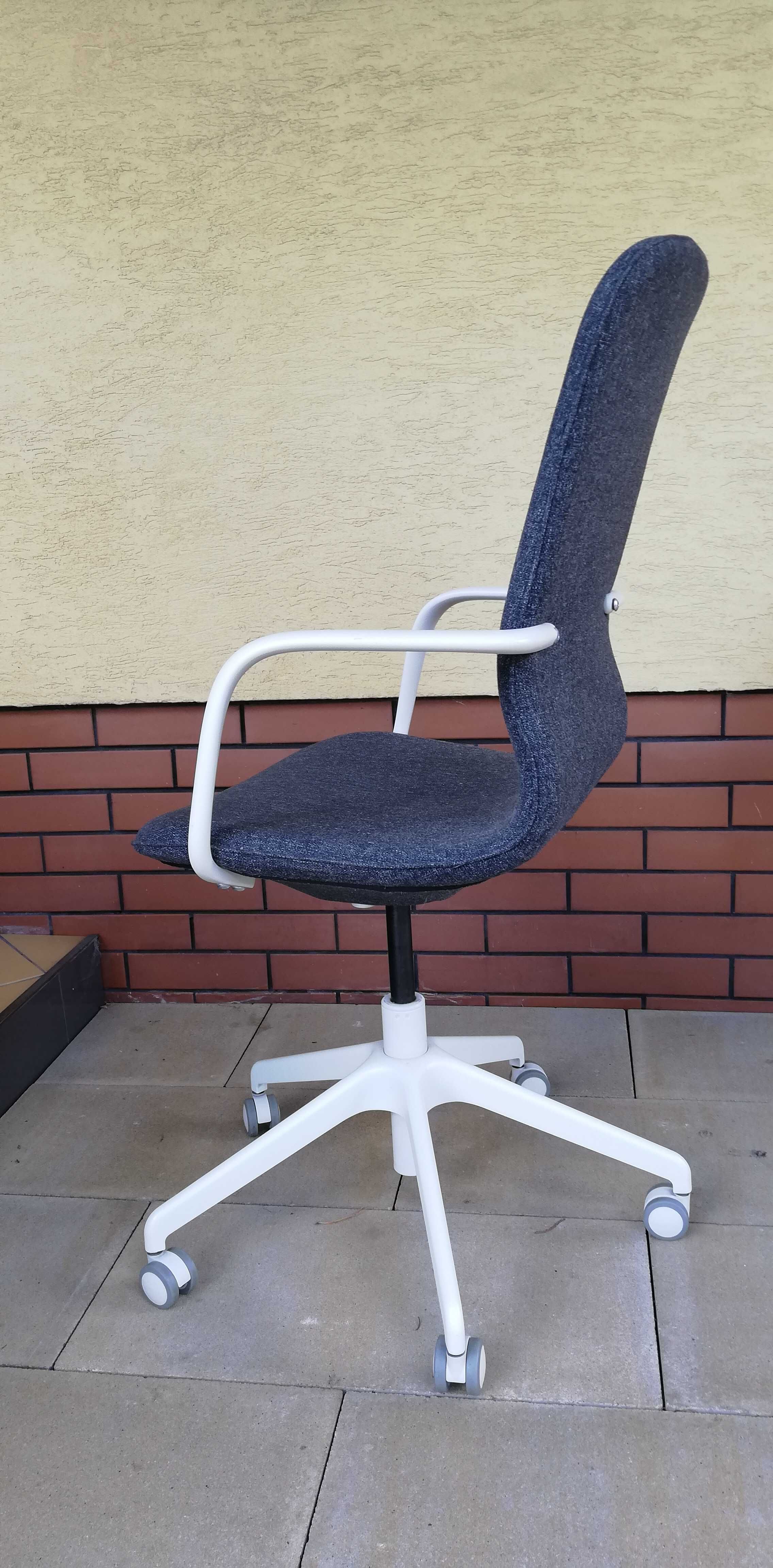 fotel biurowy kręcony LÅNGFJÄLL Krzesło z podłokietnikiem biurko