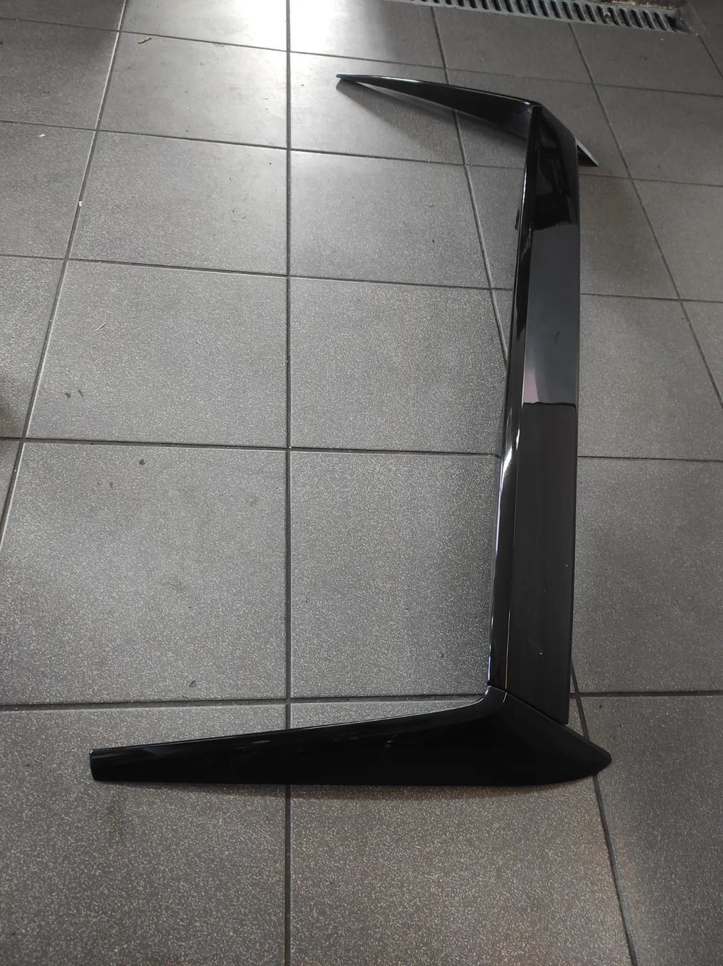 SPOJLER SPOILER LOTKA DASZEK TYLNEJ KLAPY OE VW POLO 5 6R BLUEMOTION 6R6827567 6R6805946 6R6805945 WYSYŁKA !!!!