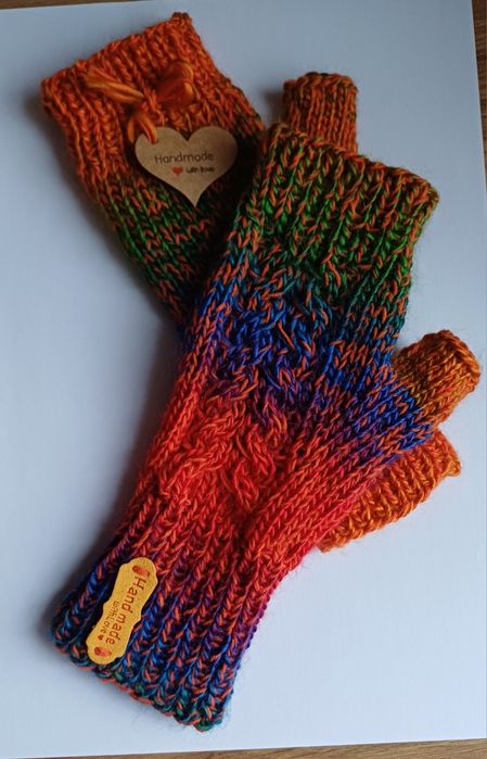 Tęczowe mitenki. RĘKODZIEŁO