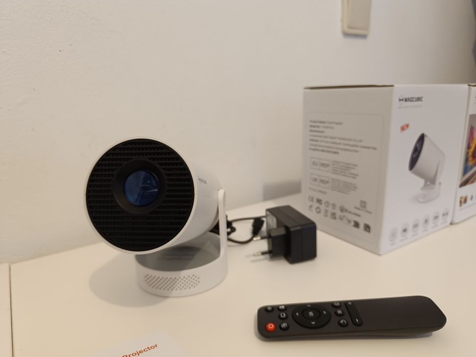 Projector imagem Hy300 Android 13. Um autêntico cinema em casa!