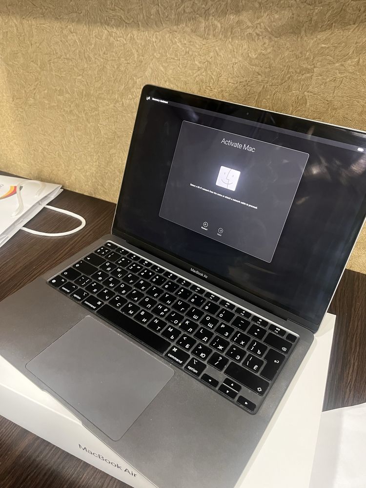MacBook Air M1 8/256 Gb продам