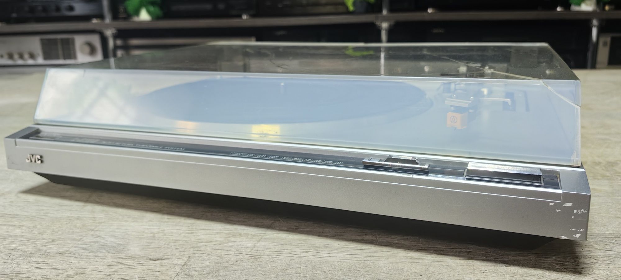 Вініловий програвач JVC L-A100