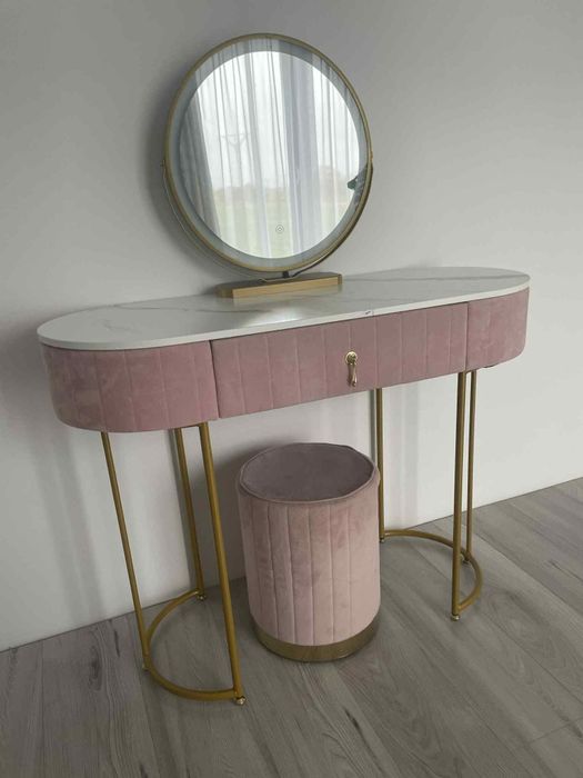 Toaletka z Lustrem LED ASHLEY Różowa z Szufladą i krzesłem pufą