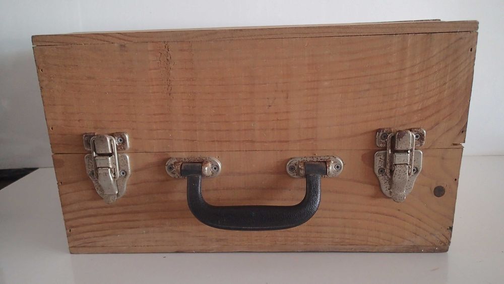 Caixa em madeira para vinhos