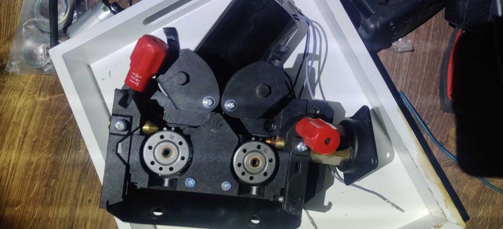 Podajnik drutu kompletny 4x4 BESTER LINCOLN  Magnum 42 v gniazdo EURO