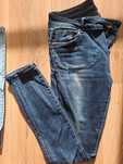 Jeansy slim fit damskie, przecierane