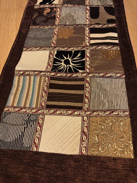 Corre-mesa, 1,60x0,35, com várias texturas e motivos. e