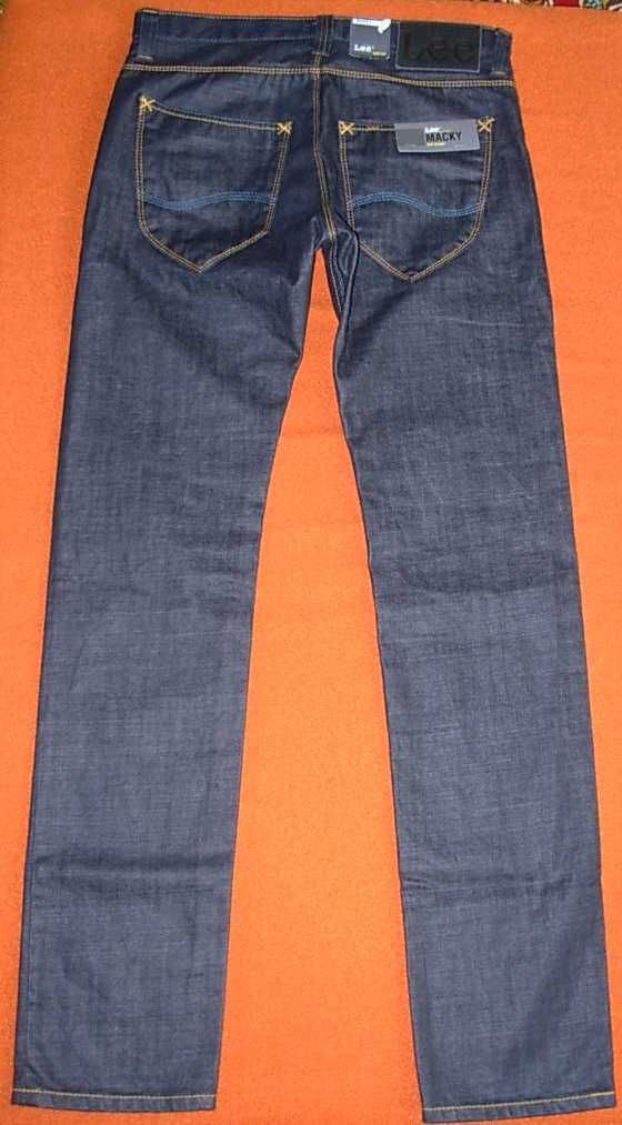 NOWE spodnie jeansowe Lee Macky, w pasie 84 cm.