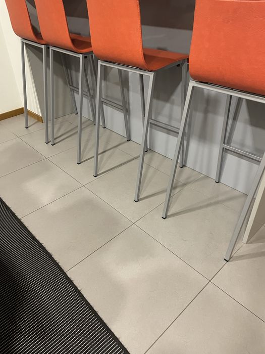 Cadeiras de ilha ou balcão de cozinha em pele