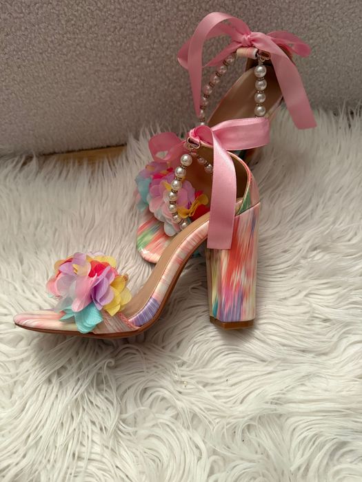 Piękne buty na słupku NOWE 37 rozmiar