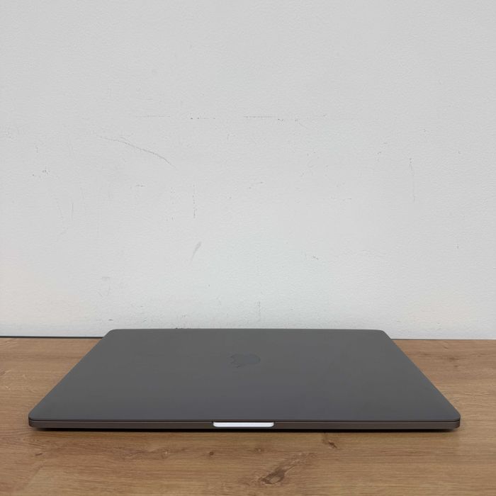 MacBook Pro 15 2018 { i7|16gb|256 SSD|AMD 555x-4gb }Гарантія