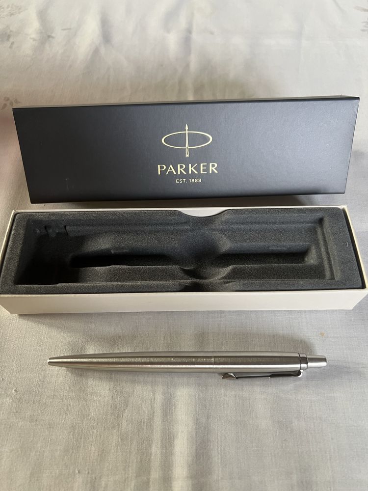 Długopis Parker srebrny kolor