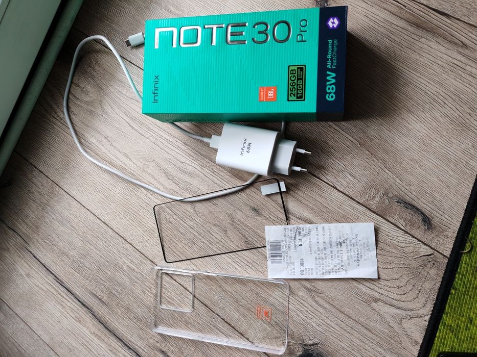 Infinix note 30 pro używany z oryginalna ładowarką i przewodem usbc