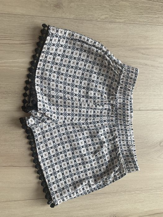 Krótkie spodenki rozmiar 104 little kids