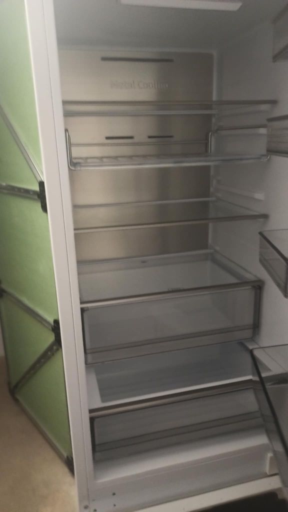Sprzedam lodówkę samsung brb26705fww