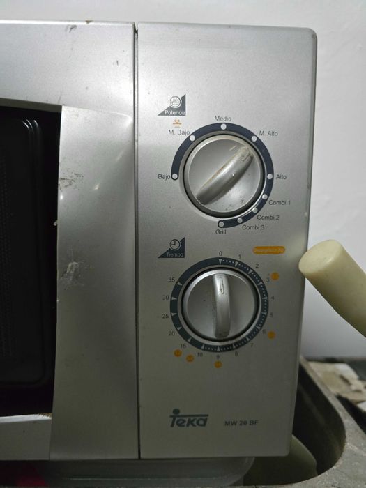 Micro-ondas Teka MW 20 BF – 20L com Grill (Usado)