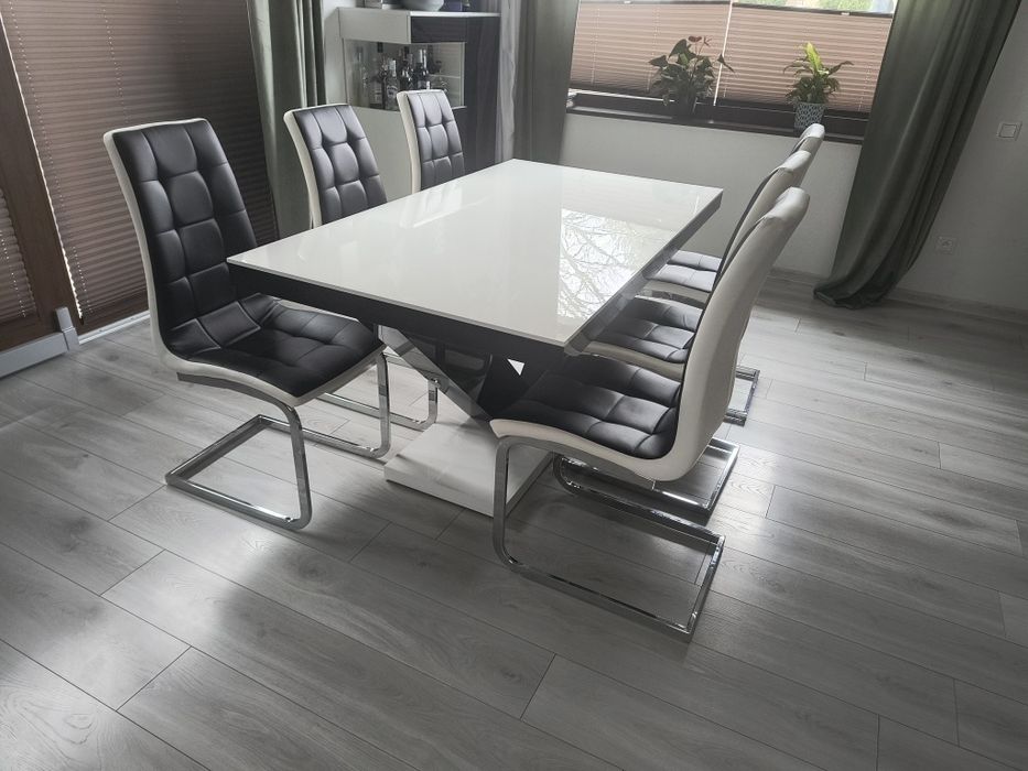 Krzesła czarno-białe ecoskóra