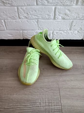 Addidas boost Yeezy 41 р, но маломерят ( 40 р)