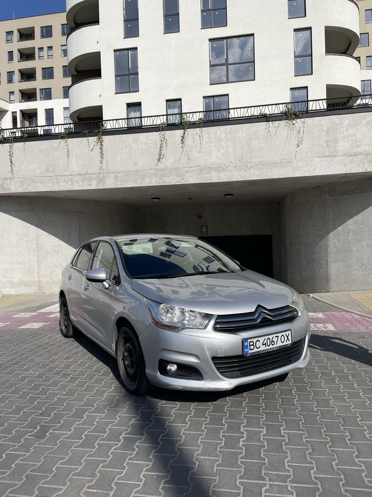 Автомобіль Citroen C4