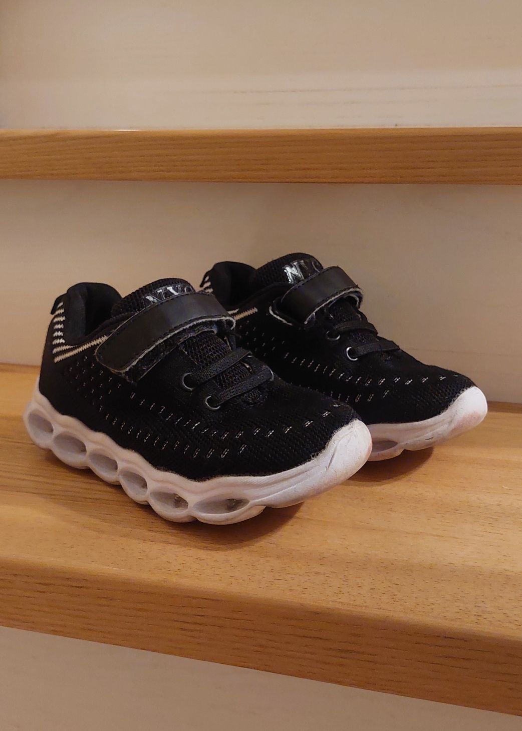 Snakersy adidasy piankowa podeszwa NYC