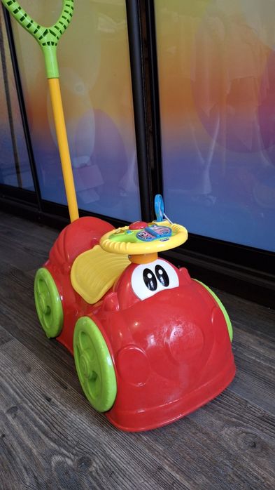 Машинка толокар Chicco