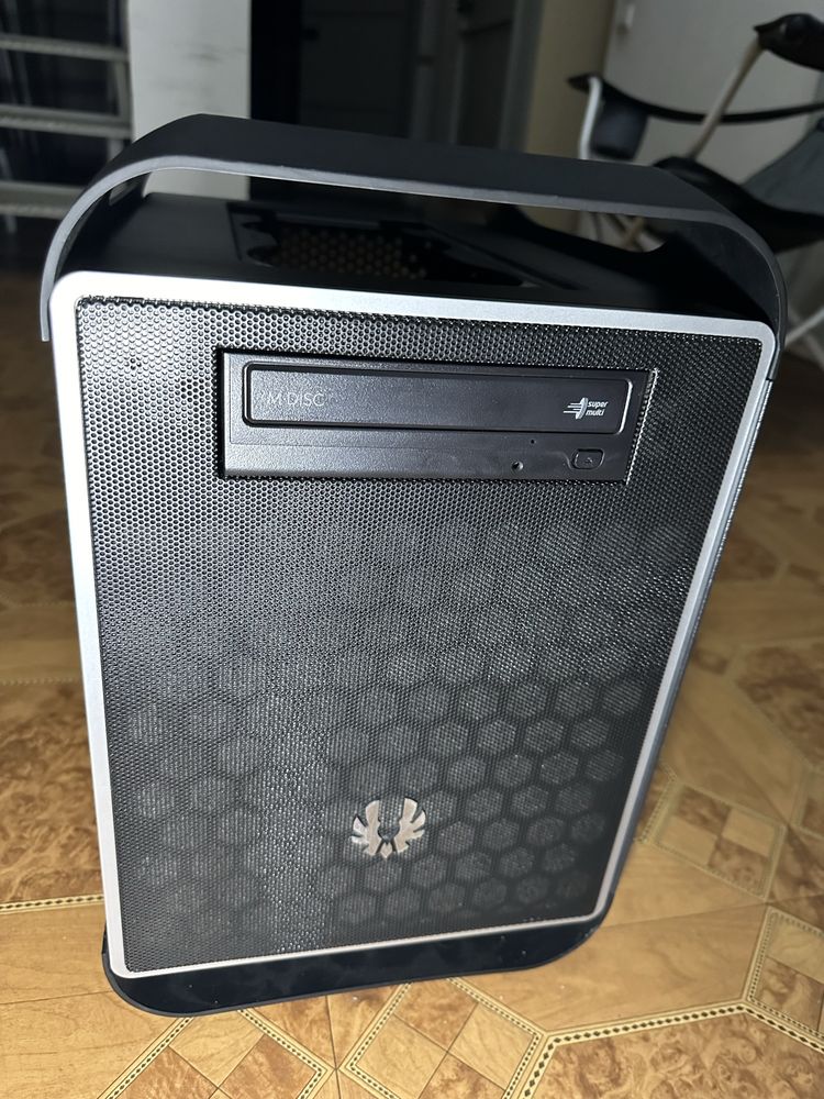 Корпус ПК BitFenix Prodigy