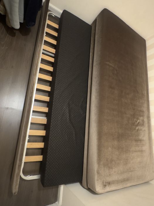 Cama dupla de gaveta em veludo