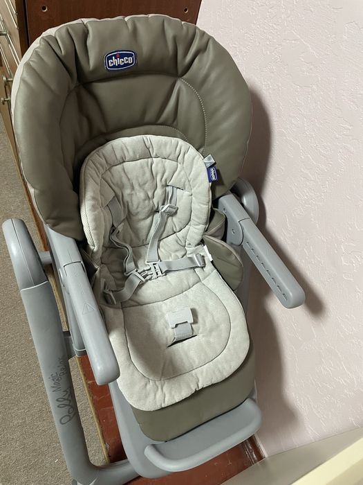 Стільчик для годування