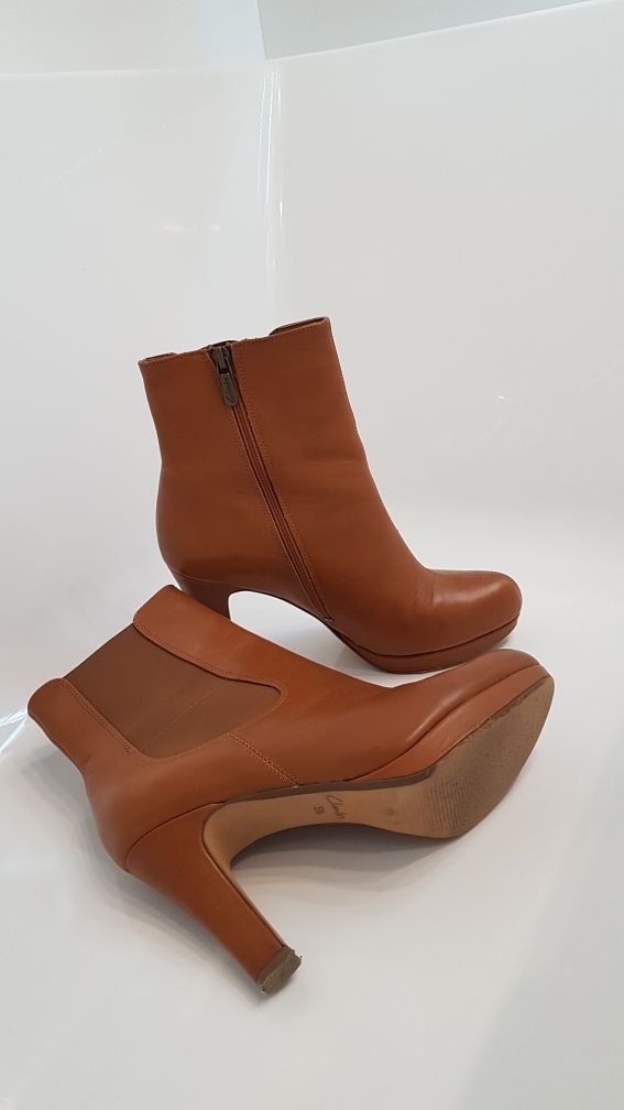 Botki / kozaki Clarks - Skóra naturalna