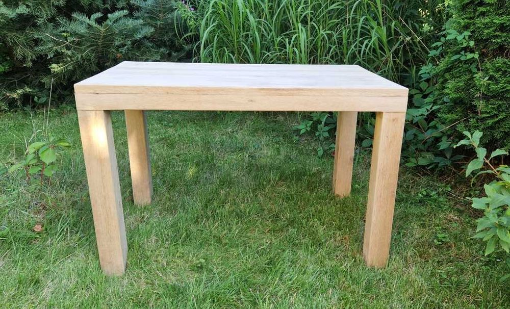 Minimalistyczny stół dębowy – unikat, zrobiony na zamówienie