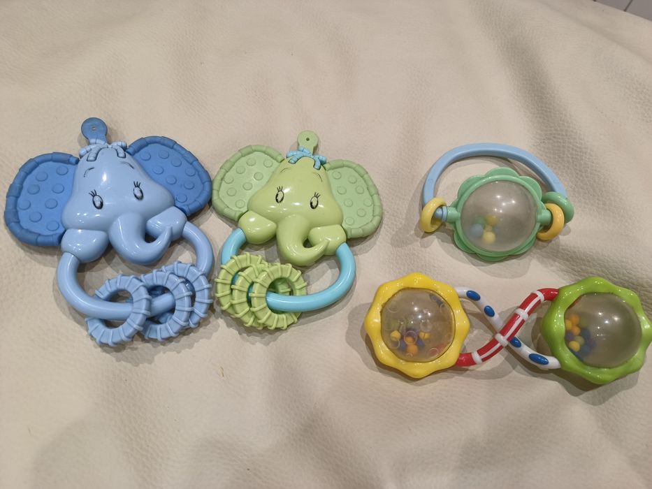 Zestaw grzechotek i gryzaków dla niemowlaka