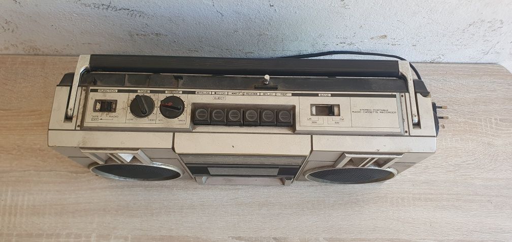 Gramofon Beston M5132L radio Hitachi